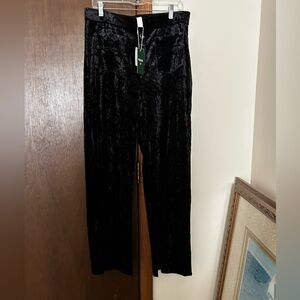 HALARA woman’s velvet Pants in Black